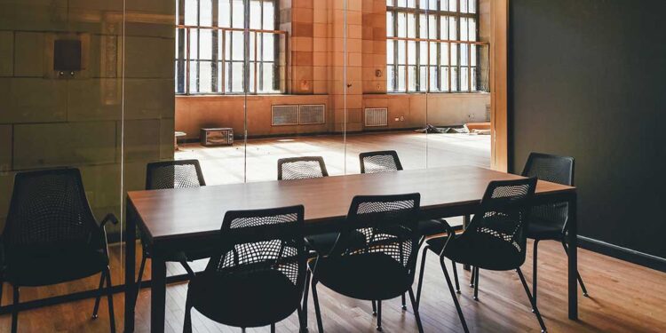 Design Trends: Trendy Sofas and Sectionals that Captivate with Color -